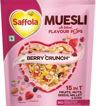 Saffola Muesli Berry Crunch with Flavour Pops